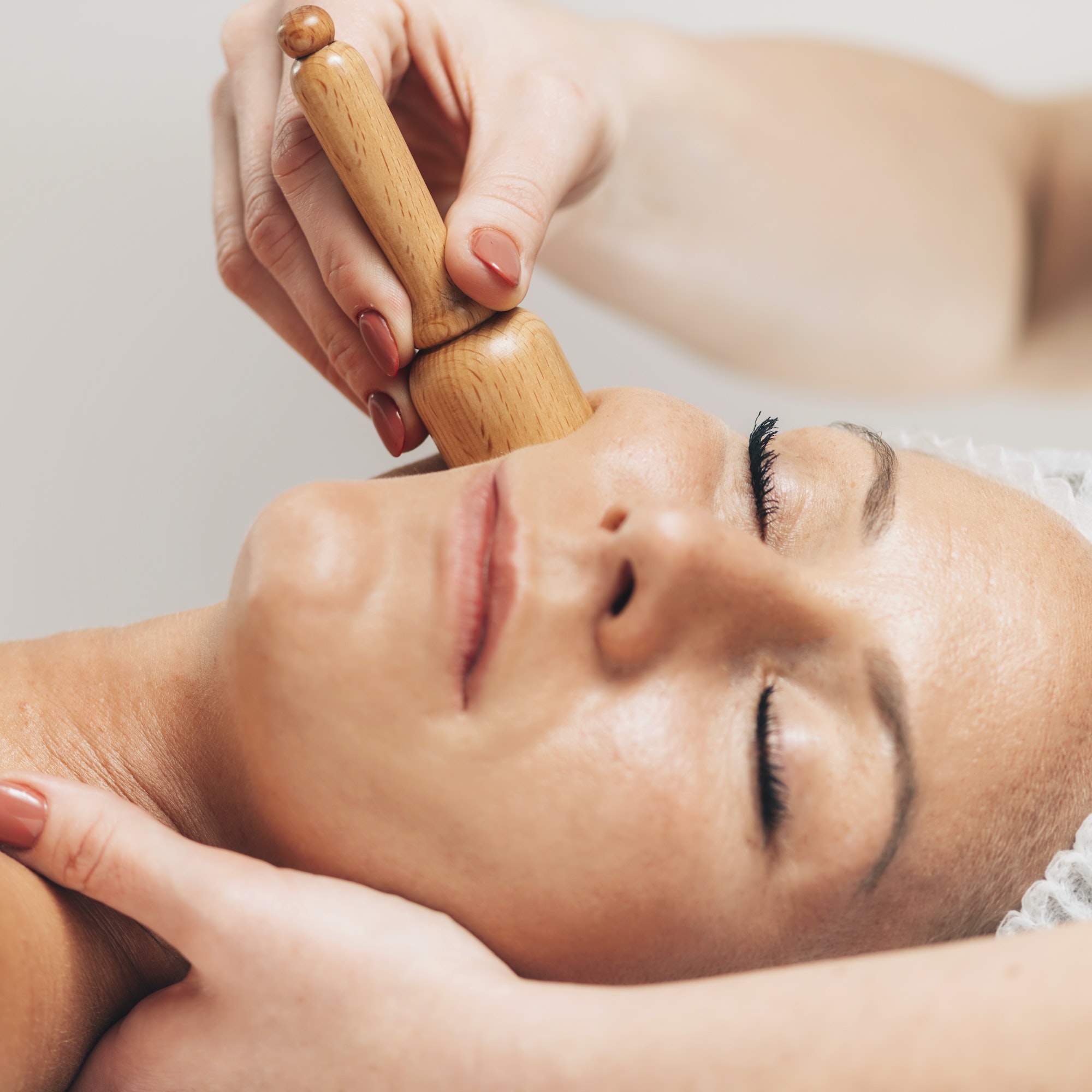 Get the best facial treatment in Marathahalli for glowing skin – Visit our top-rated parlour today!